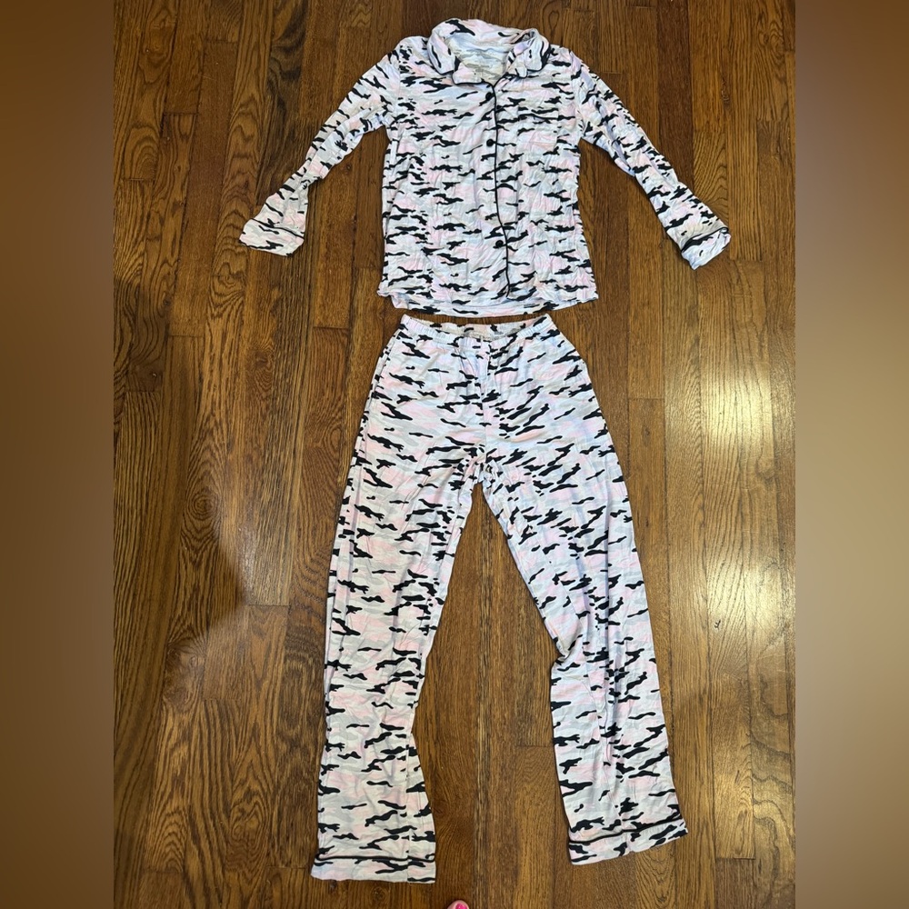 Katie J Pajama Set 
Pink Camo- Size Teen Small